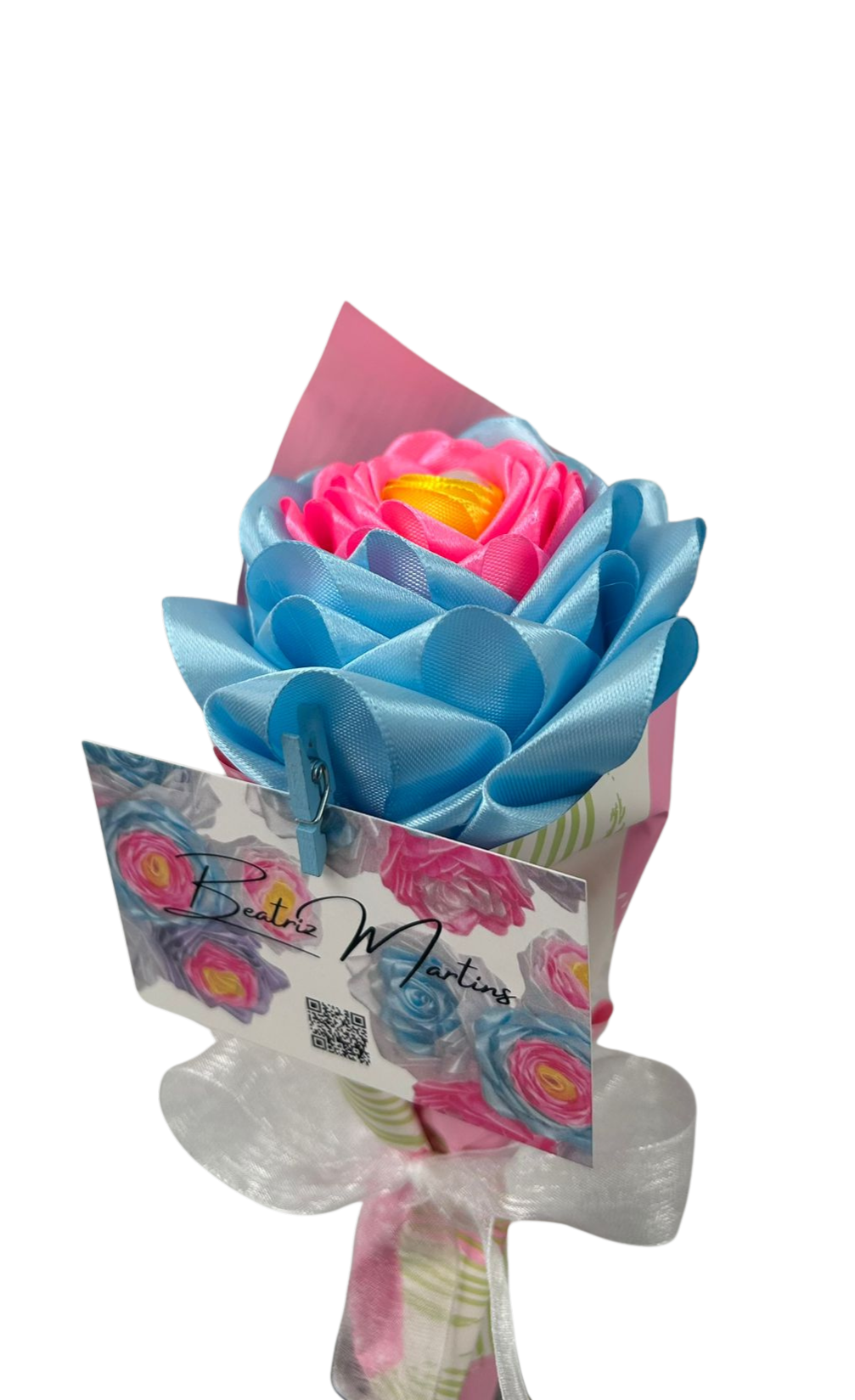 Conjunto romântico de rosas em cetim em tons pastel